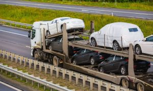 A importância do caminhão cegonha no transporte de veículos