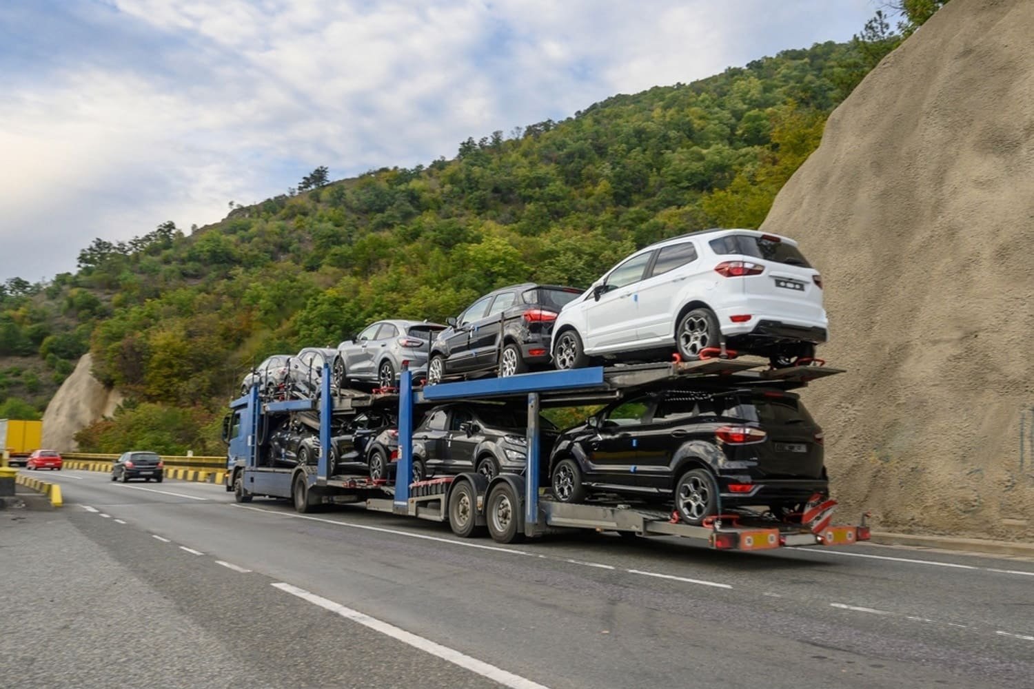 Cegonha de Carros: Como Transportar um Veículo?